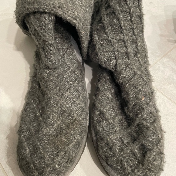 UGG Classic Cardy Button Detailed Knit Boots winter womens 9 - Picture 7 of 7